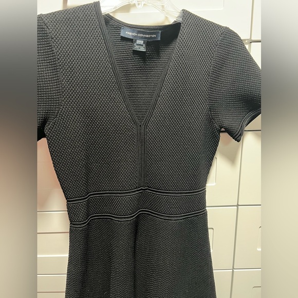 French Connection Textured Geometric Top Design Stretchy Shrt Sleeve Dress Sz 8 - Picture 5 of 10
